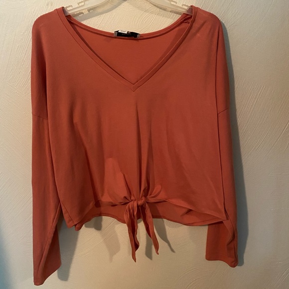 Forever 21 Tops - Vneck Tie Crop